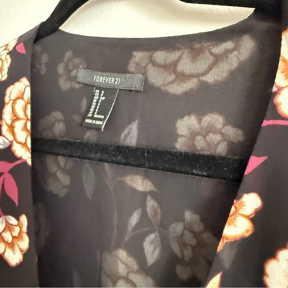 🛍️ 4/$25 Forever 21 Boho Floral Surplice Faux Wrap Top with Bell Sleeves - Picture 5 of 7